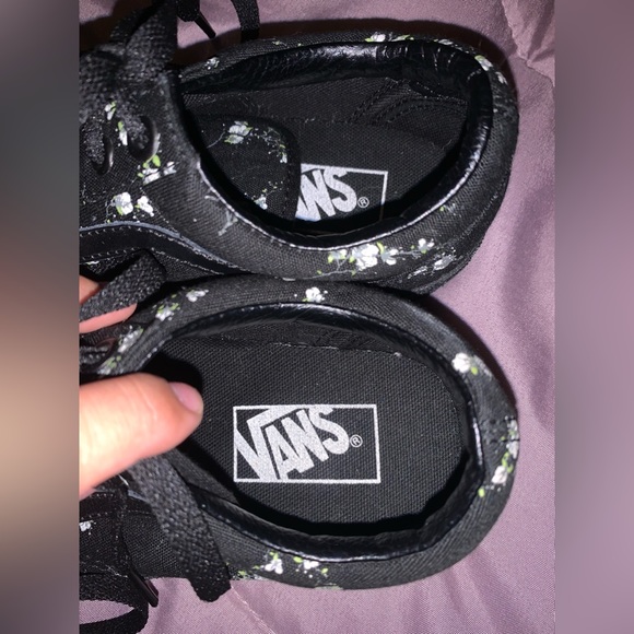 Vans - Picture 3 of 4